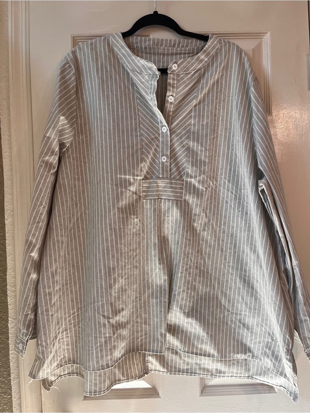 Striped Long Sleeve Split-Neck Tunic Top - Light Gray